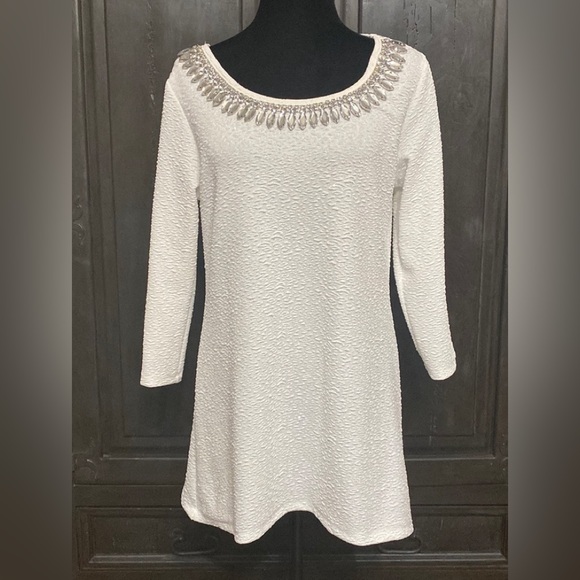 La Vanya white oversized tunic with sparkly rhinestones on neckline. Size medium - Picture 1 of 10